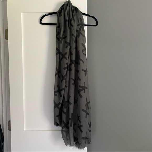 Forever 21 Cross/X Print Scarf Grey - Picture 1 of 2